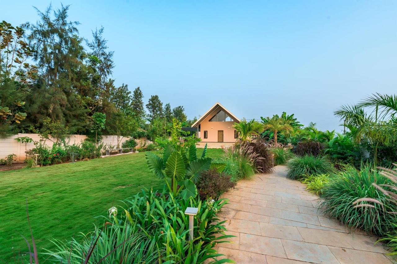 Saffronstays Eden, Nashik - Pet-Friendly Villa With Pool, Jacuzzi & Grape Farm ภายนอก รูปภาพ