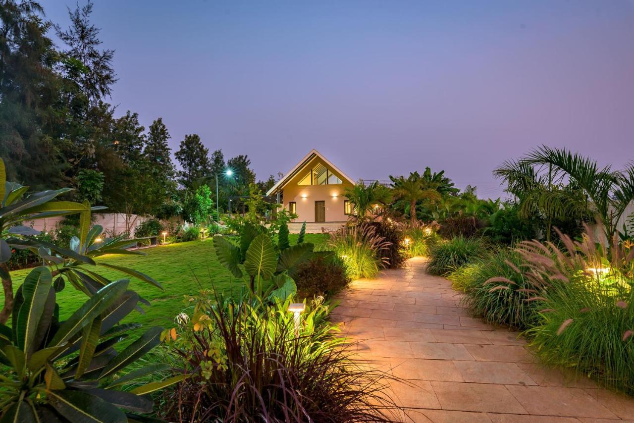 Saffronstays Eden, Nashik - Pet-Friendly Villa With Pool, Jacuzzi & Grape Farm ภายนอก รูปภาพ