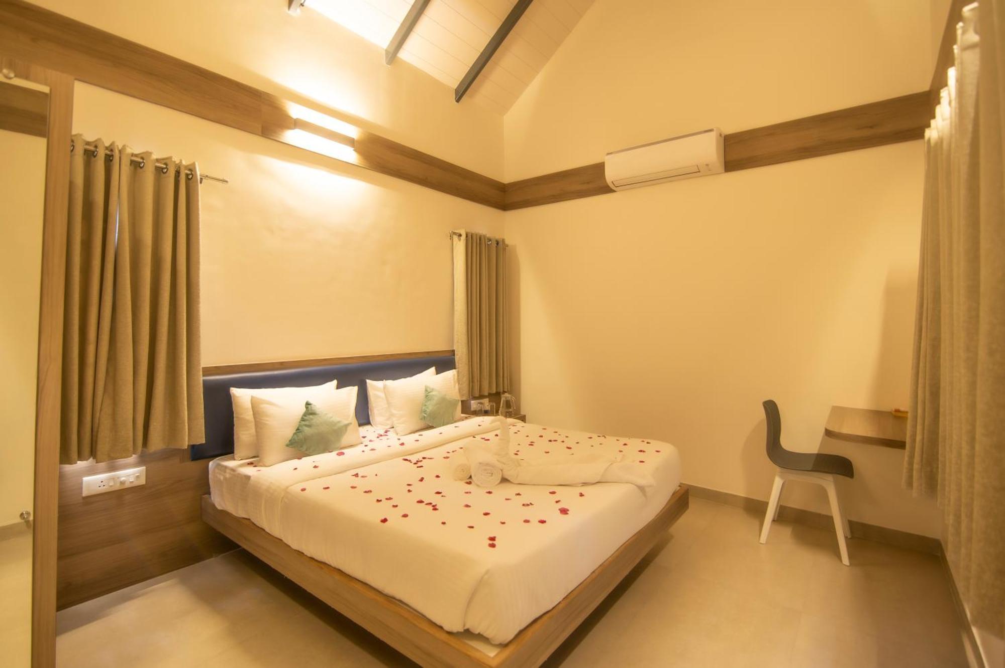 Saffronstays Eden, Nashik - Pet-Friendly Villa With Pool, Jacuzzi & Grape Farm ภายนอก รูปภาพ